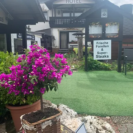 & Restaurant Zum Deutschen Haus فندق
